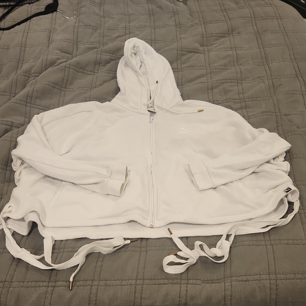 Oversized Cropped Puma White Hoodie with Drawstrings Size XL!